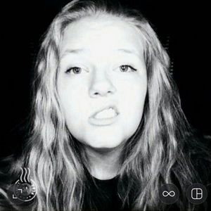 Meet your Posher, Chloe